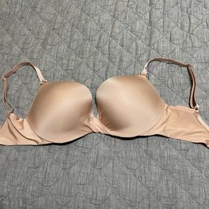 Victoria’s Secret 32DD(E) plunge push up bra